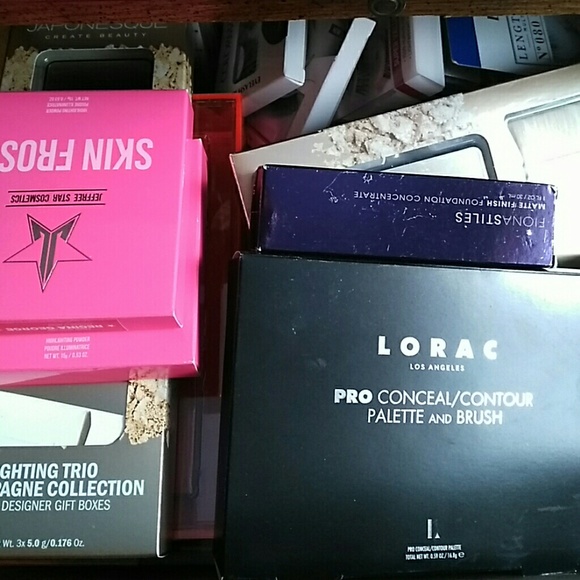 Authentic Makeup - Picture 7 of 8