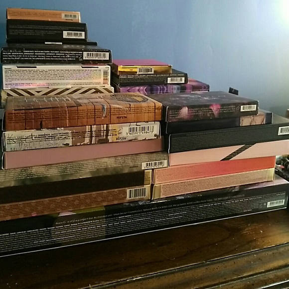 Authentic Makeup - Picture 8 of 8