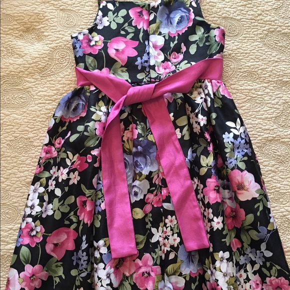 Little Girls Dress - Size 6 - Picture 2 of 3
