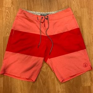👻 Coral/Red Volcom Boardshorts Size 34 Waist