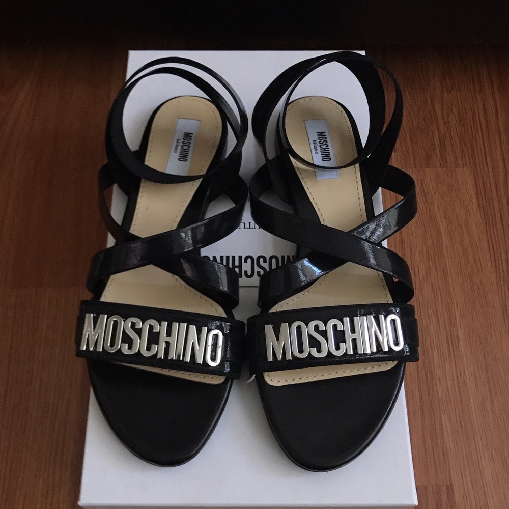 🚫SOLD🚫Moschino Logo Sandals 37