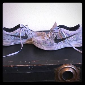 Nike flyknit lunar sneakers size 7 multicolored