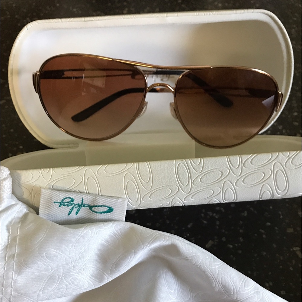 Women's Oakley Caveat sunglasses