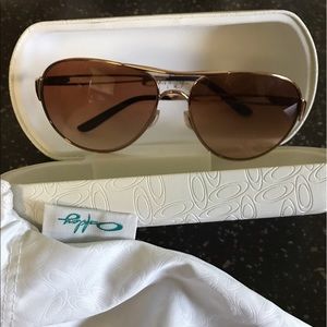 Women's Oakley Caveat sunglasses