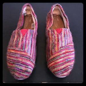 TOMS slip ons w/fur inside size 7 multicolored