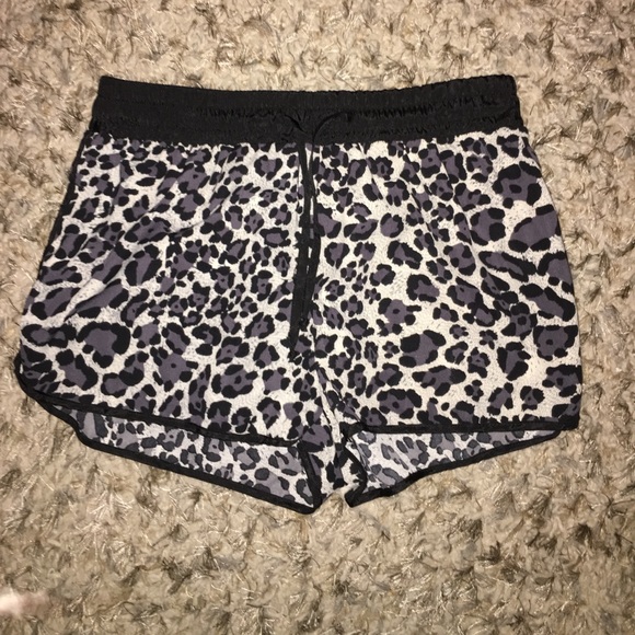 Leopard printed flowy shorts - Picture 1 of 1
