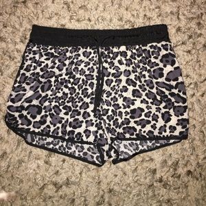 Leopard printed flowy shorts