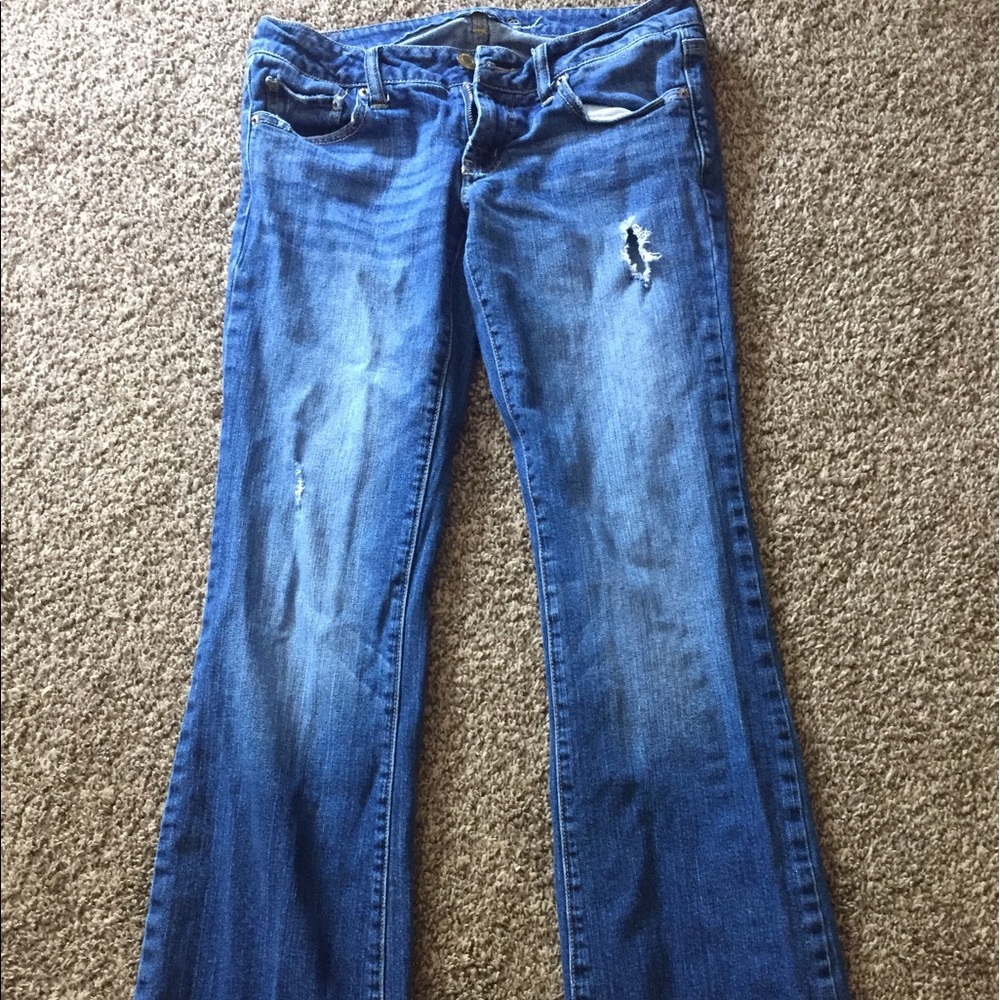 American Eagle distressed jeans