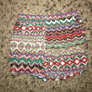 Tribal patterned flowy shorts