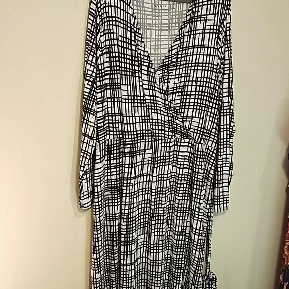 2XL Ava + Viv Long Sleeve Checkered Wrap Dress