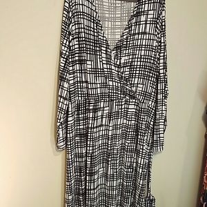 2XL Ava + Viv Long Sleeve Checkered Wrap Dress