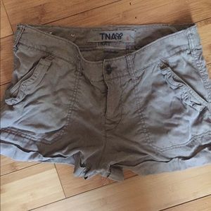 Aritzia cargo shorts