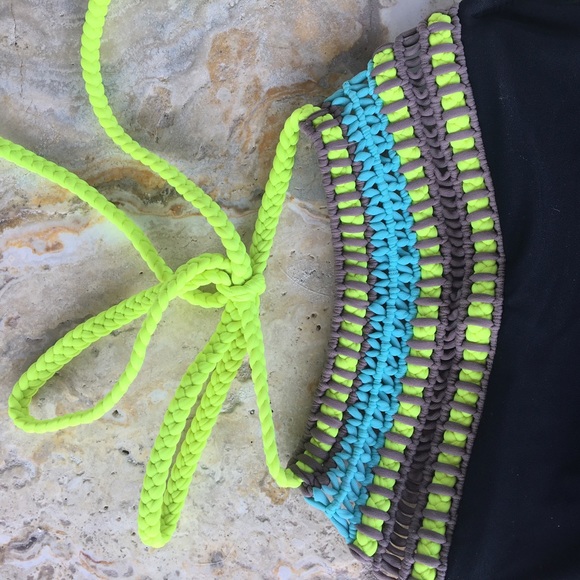 VS BIKINI TOP SIZE LARGE - Picture 3 of 7