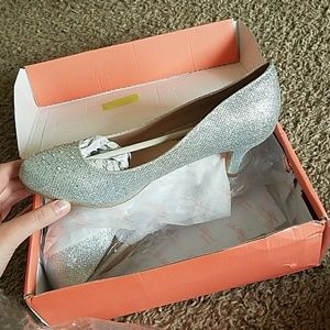 Low heel dressy shoes