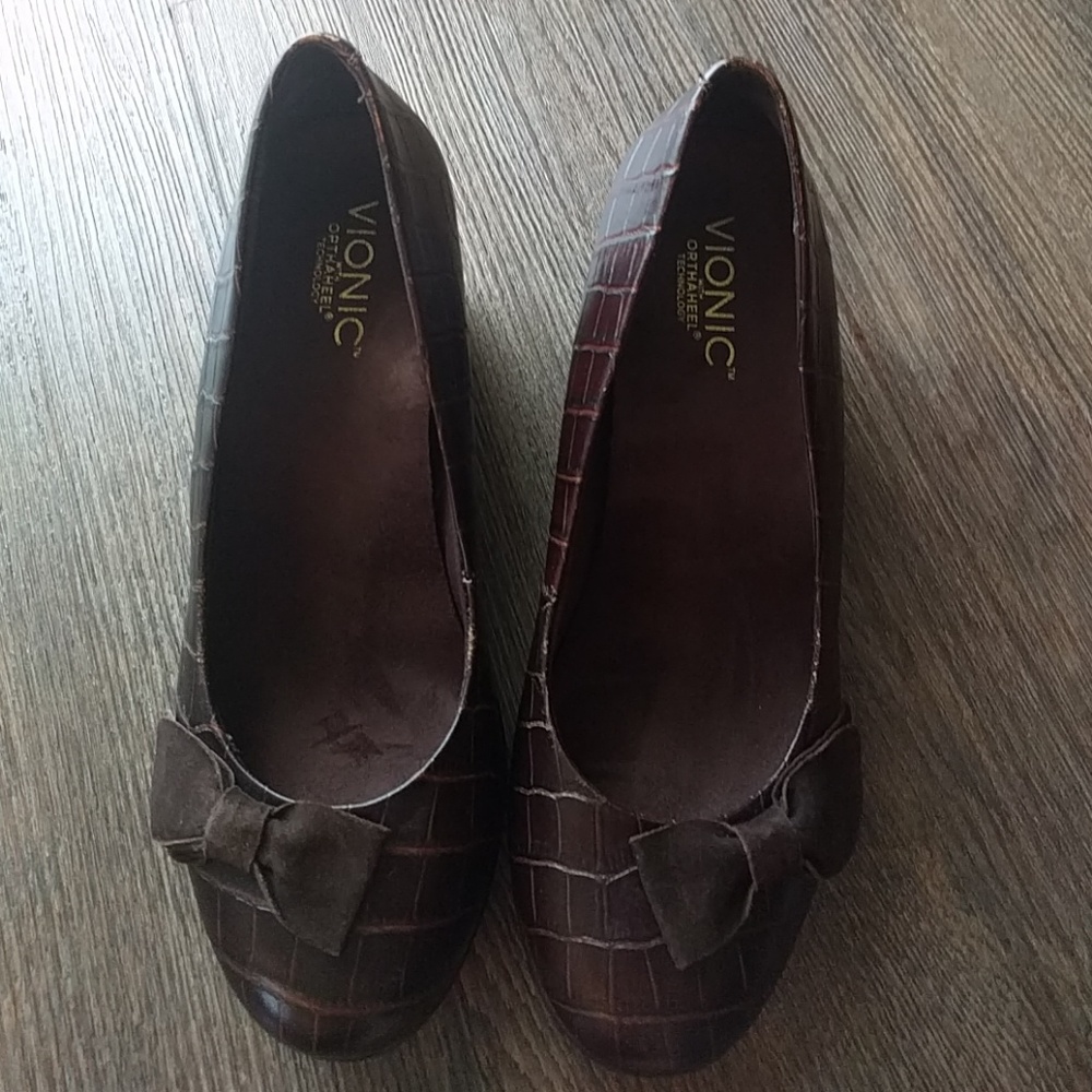 Vionic brown lena wedge size 8