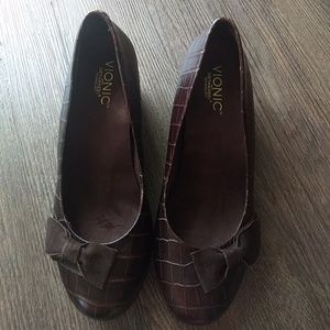 Vionic brown lena wedge size 8