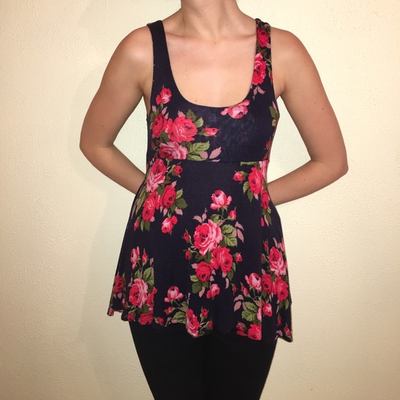Forever 21 Navy and Red Rose Top - Picture 4 of 6
