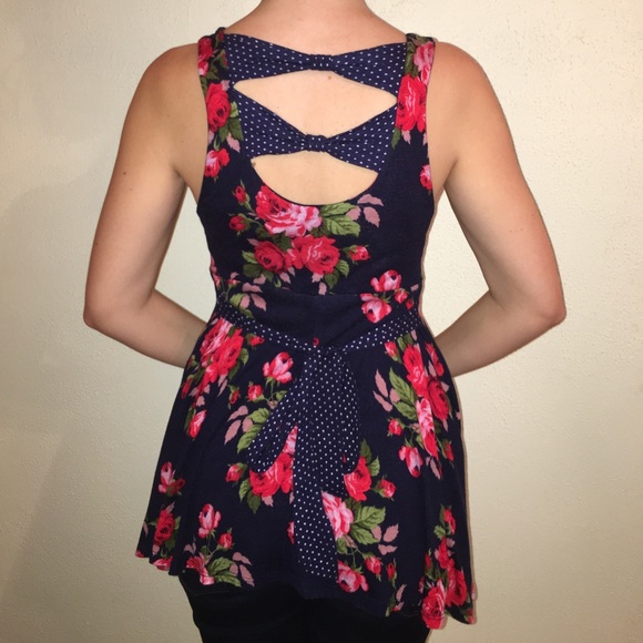 Forever 21 Navy and Red Rose Top - Picture 5 of 6