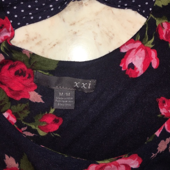 Forever 21 Navy and Red Rose Top - Picture 6 of 6