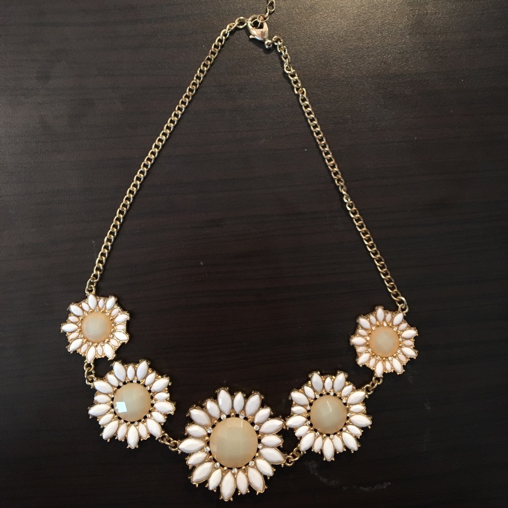 Daisy necklace