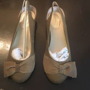 Never worn tan suede Joyfolie sling back flat