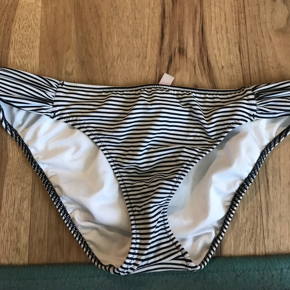 Victoria's Secret bikini bottom size medium