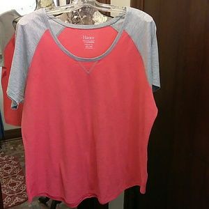 Two-color t-shirt​.