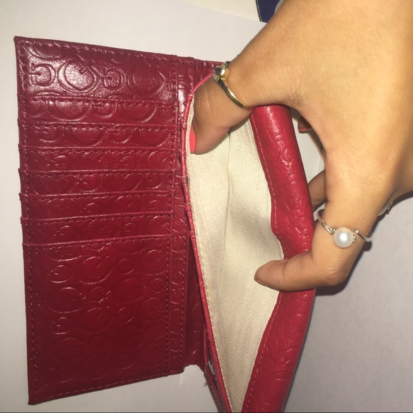 Red Guess Wallet - Picture 4 of 7