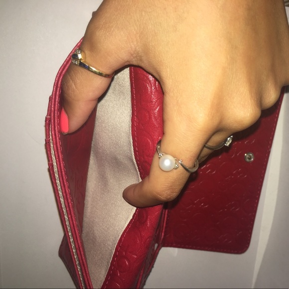 Red Guess Wallet - Picture 5 of 7