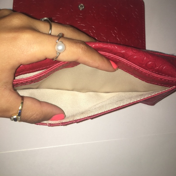 Red Guess Wallet - Picture 6 of 7