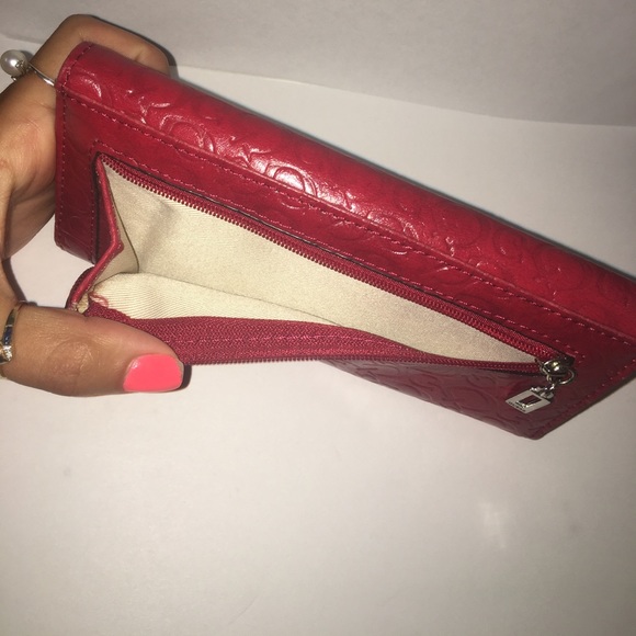 Red Guess Wallet - Picture 7 of 7