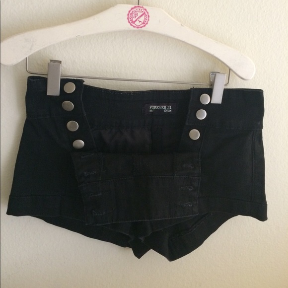 Very short black shorts - Picture 2 of 4