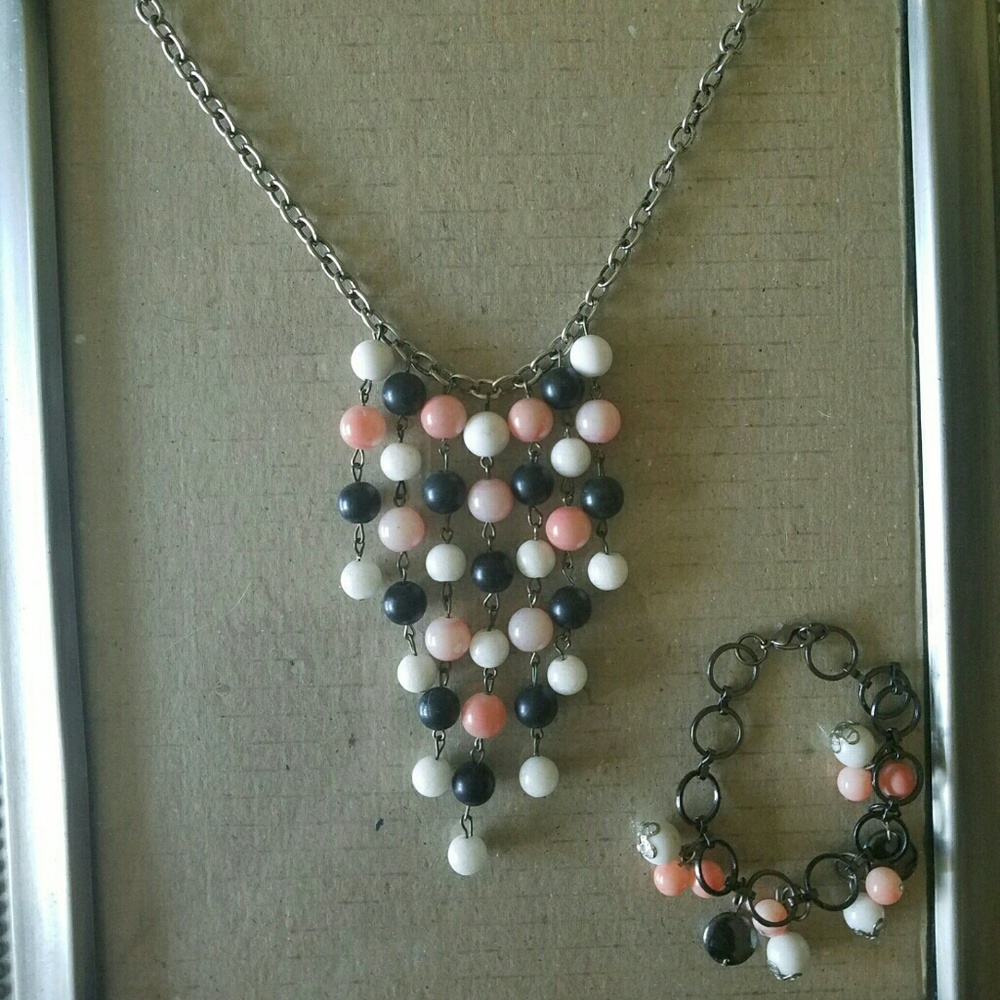 COLORED BEAD NECKLACE AND BRACELET SET