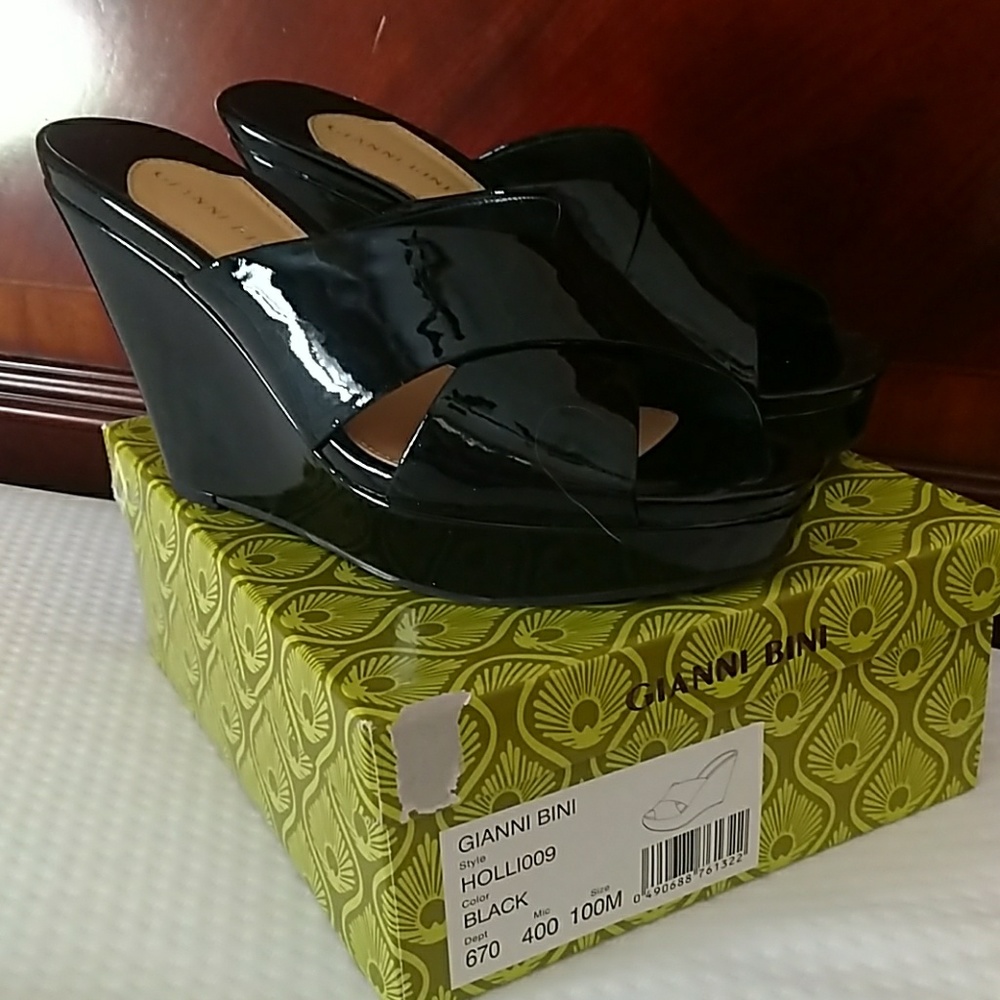 SOLD Gianni Binni Black Patent Wedges
