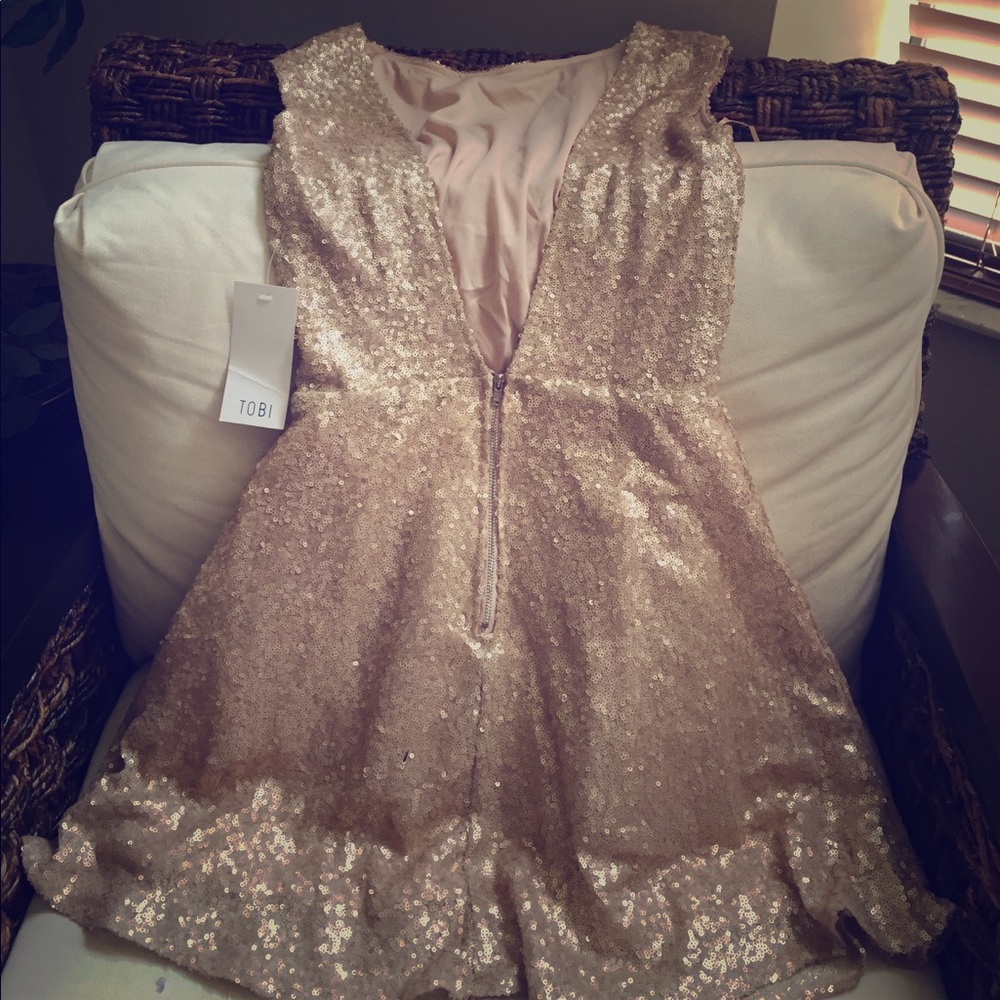 Gold open back Tobi dress - Picture 2 of 2