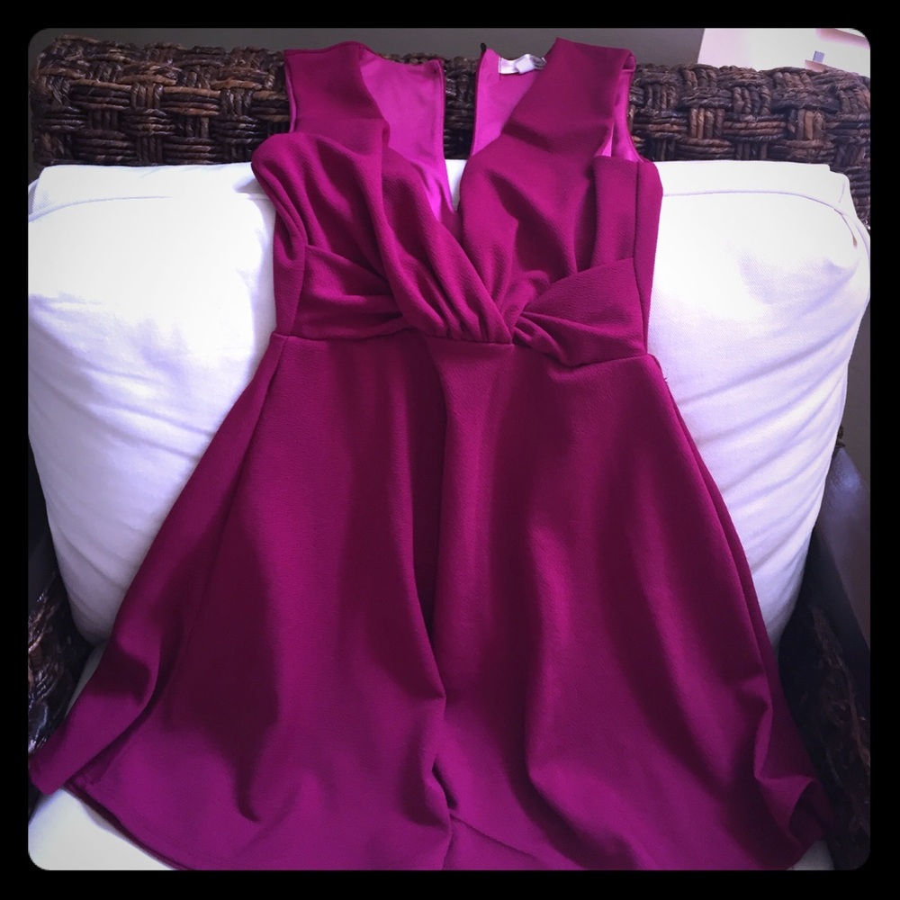 Amazing keyhole back mini dress size small