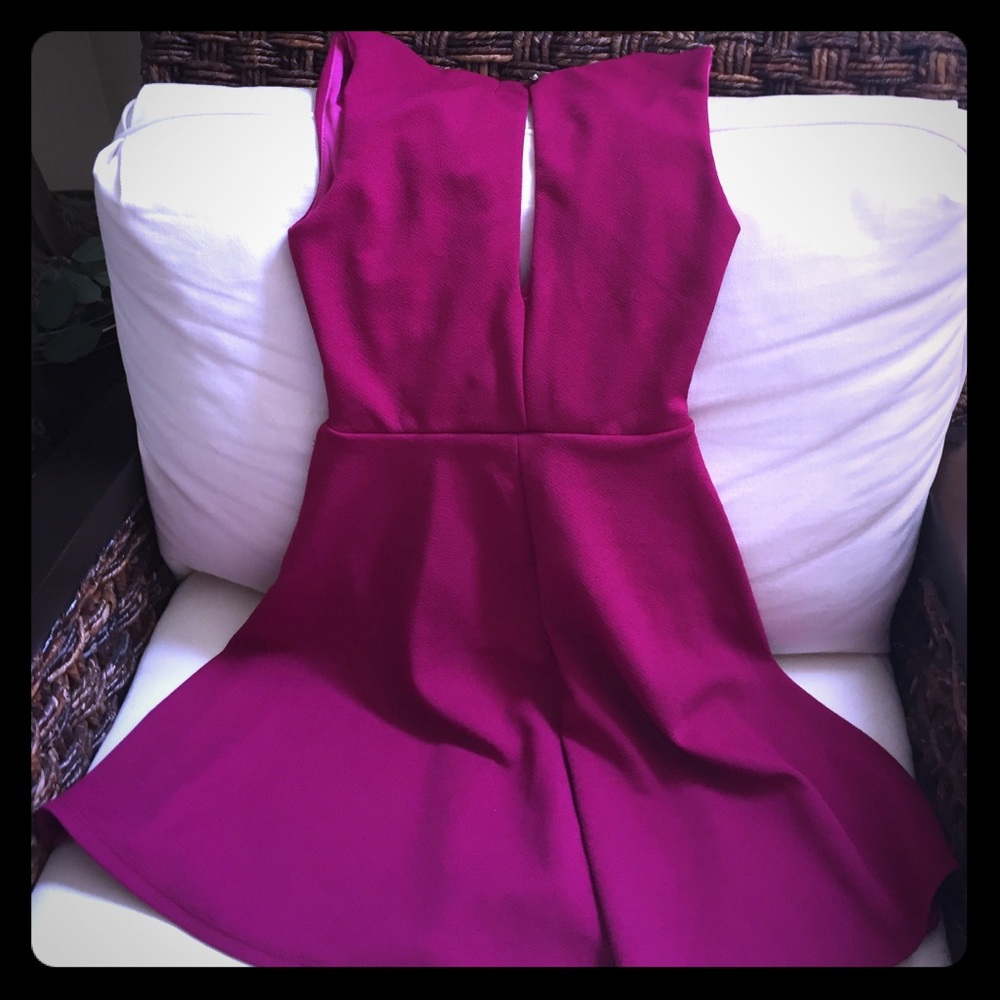Amazing keyhole back mini dress size small - Picture 2 of 2