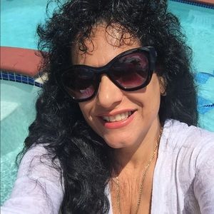 Meet your Posher, Leticia