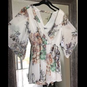 V-neck romper floral - Charlotte Russe NWT