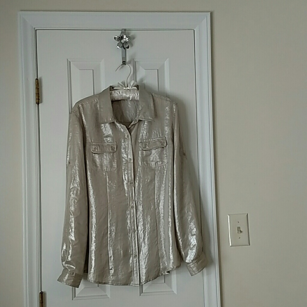 Stunning Ivory glitter shirt!!