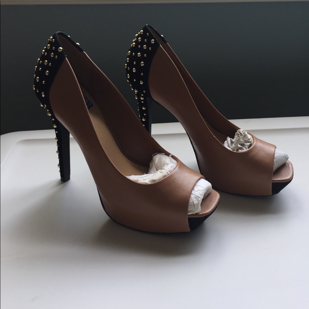Stunning Jessica Simpson Platform Pumps