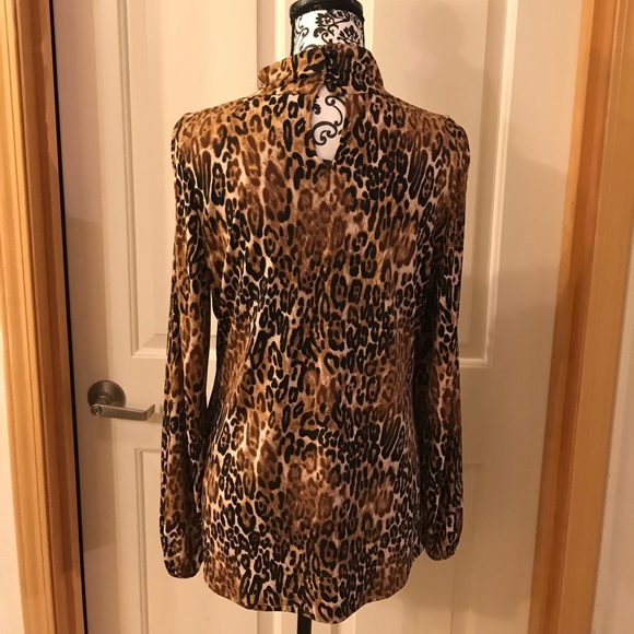 EUC Sexy Knit Leopard Print Top🔥 - Picture 3 of 6