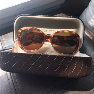 Bottega Veneta tortoiseshell sunglasses (new)