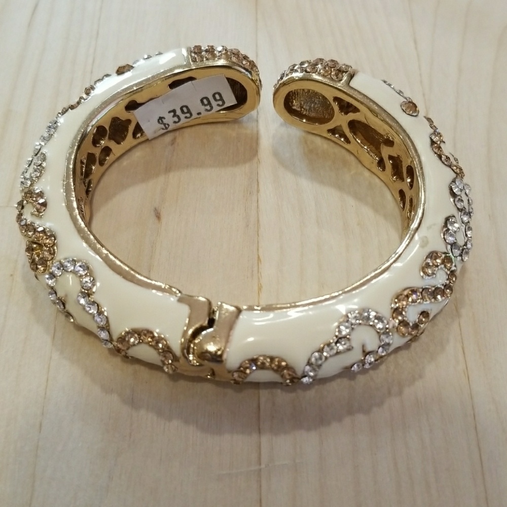 GORGEOUS BRACELET