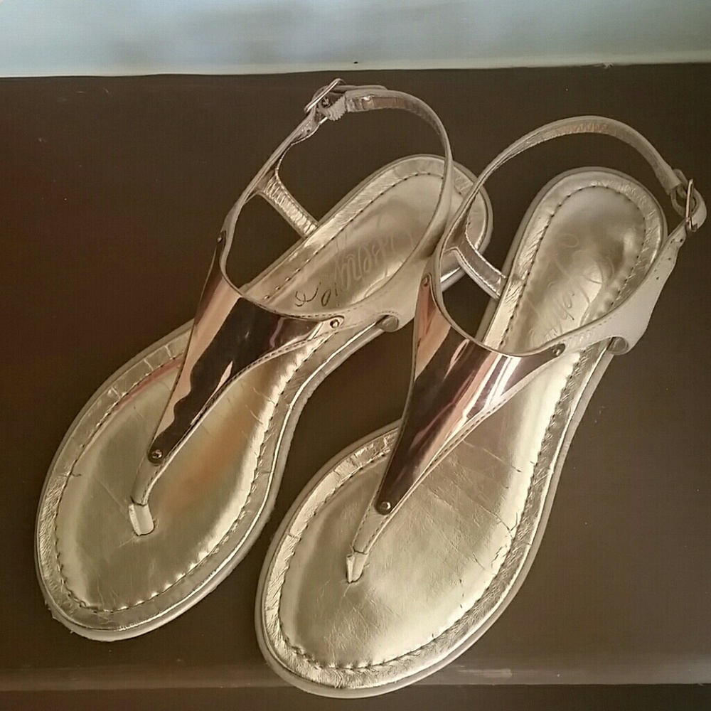 Fergie rose gold sandals sz 6M flats
