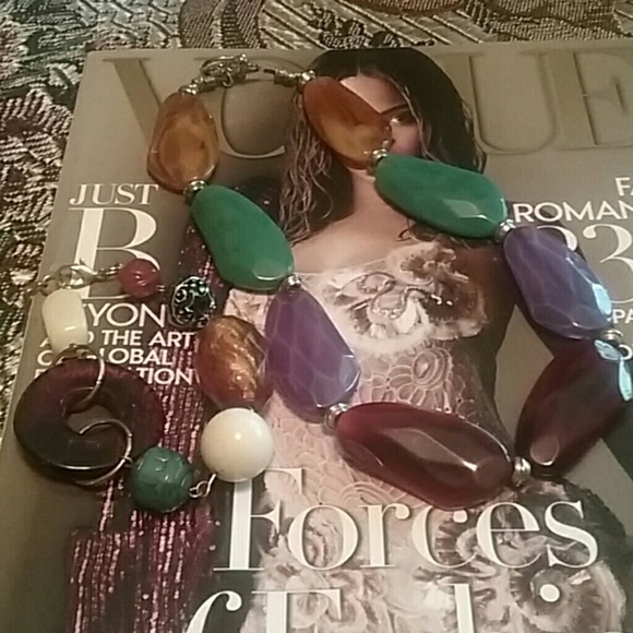 Beautiful Colorful 2 pc Necklace/Bracelet - Picture 2 of 4