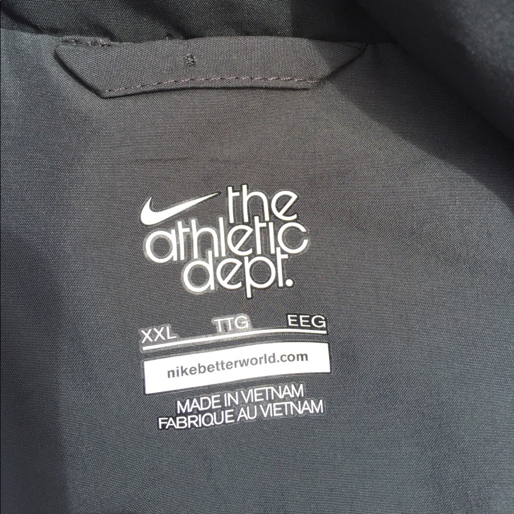 Almost New Nike windbreaker XXL BUT IT FITS A XL - Picture 2 of 3