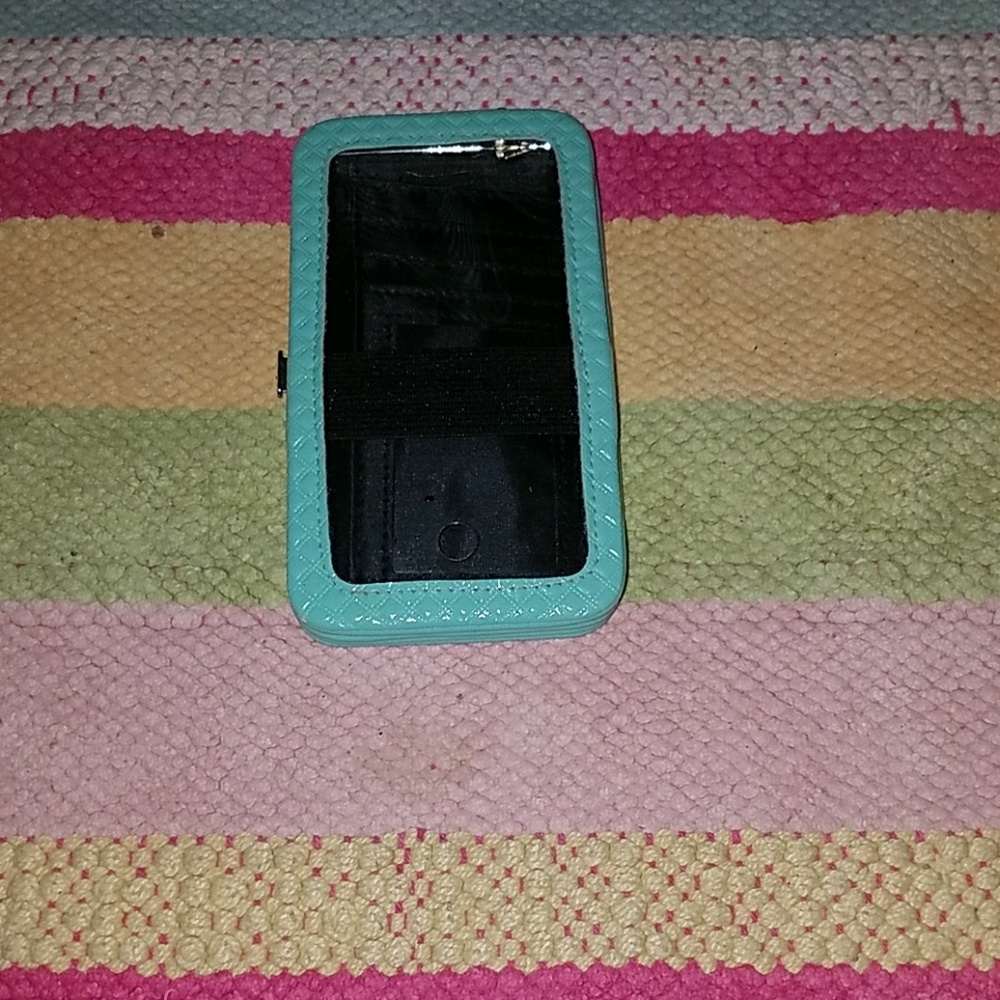 wallet .. fits iPhone 4-5s ....free$