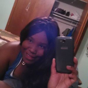 Meet your Posher, Dominique