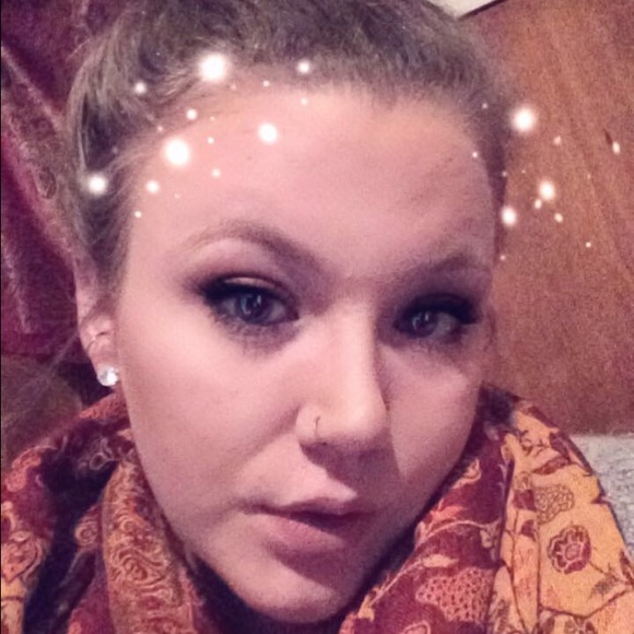 Meet your Posher, Erin - Picture 1 of 1